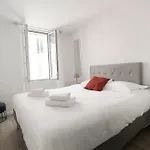 2 Bedrooms 2 Bathrooms 1 Min Palais & Beaches