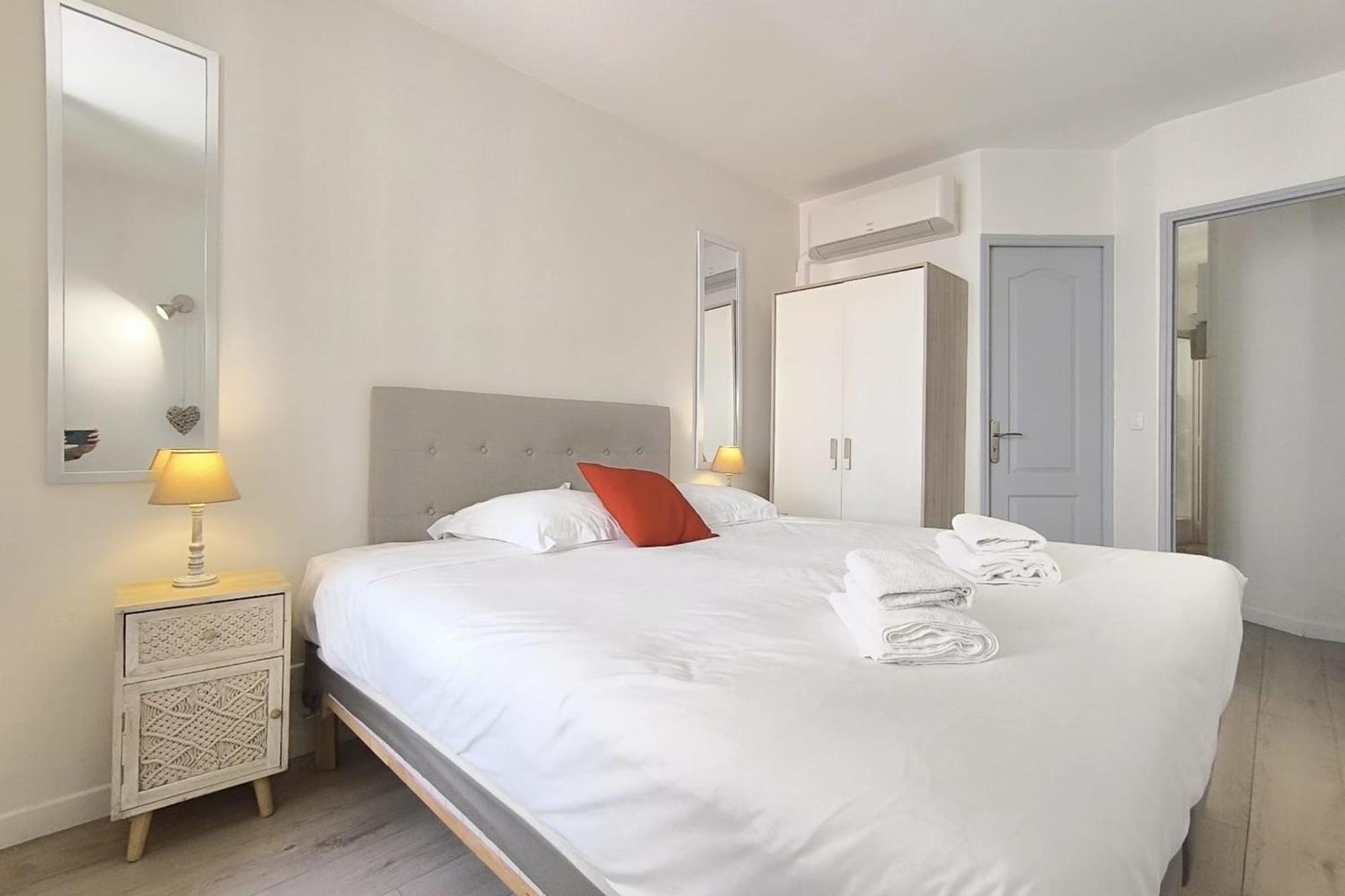 2 Bedrooms 2 Bathrooms 1 Min Palais & Beaches Apartment *