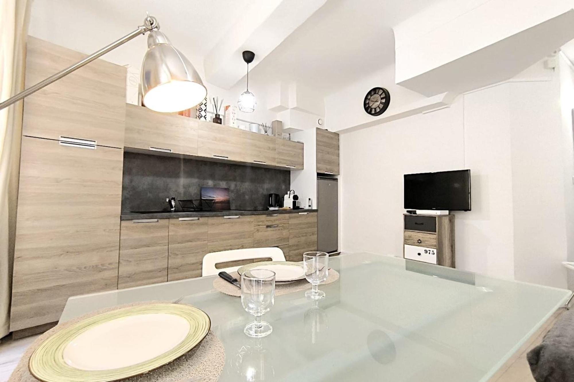 Apartment 2 Bedrooms 2 Bathrooms 1 Min Palais & Beaches